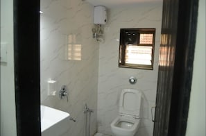 Standard Ac Single Room | Bathroom