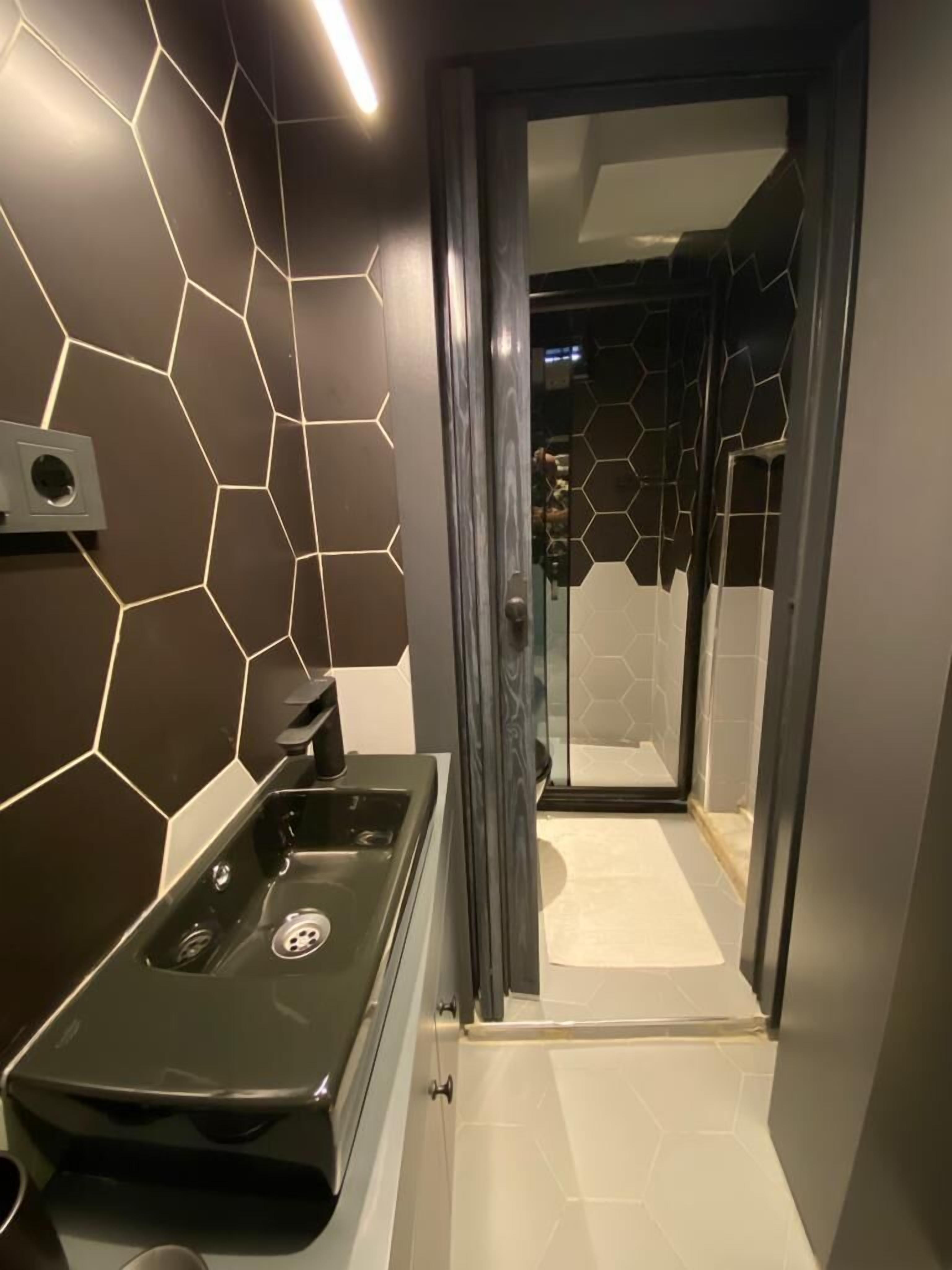 Economy Room | Bathroom