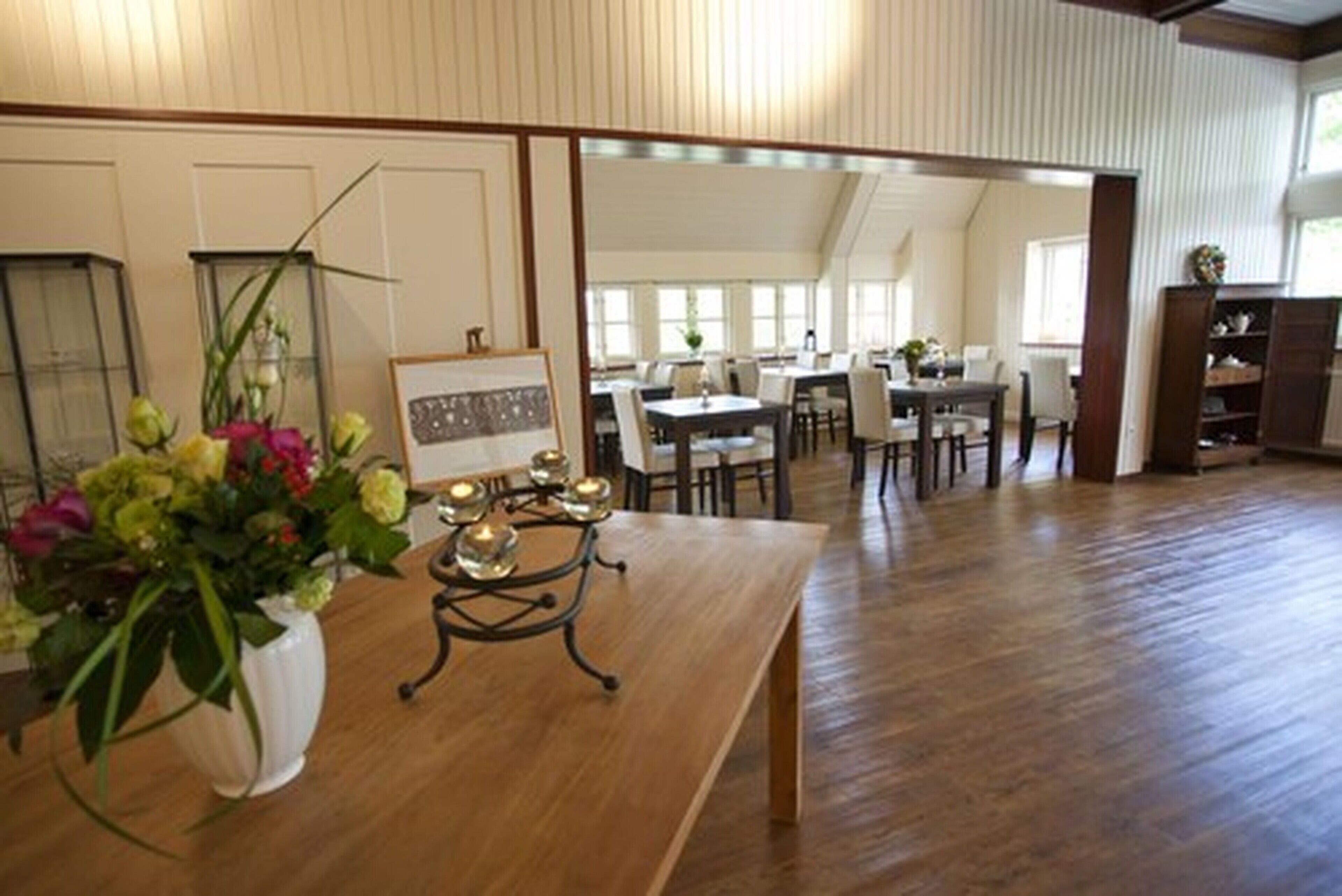 free daily full breakfast