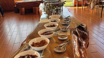 Colazione a base di specialità locali inclusa, servita tutte le mattine