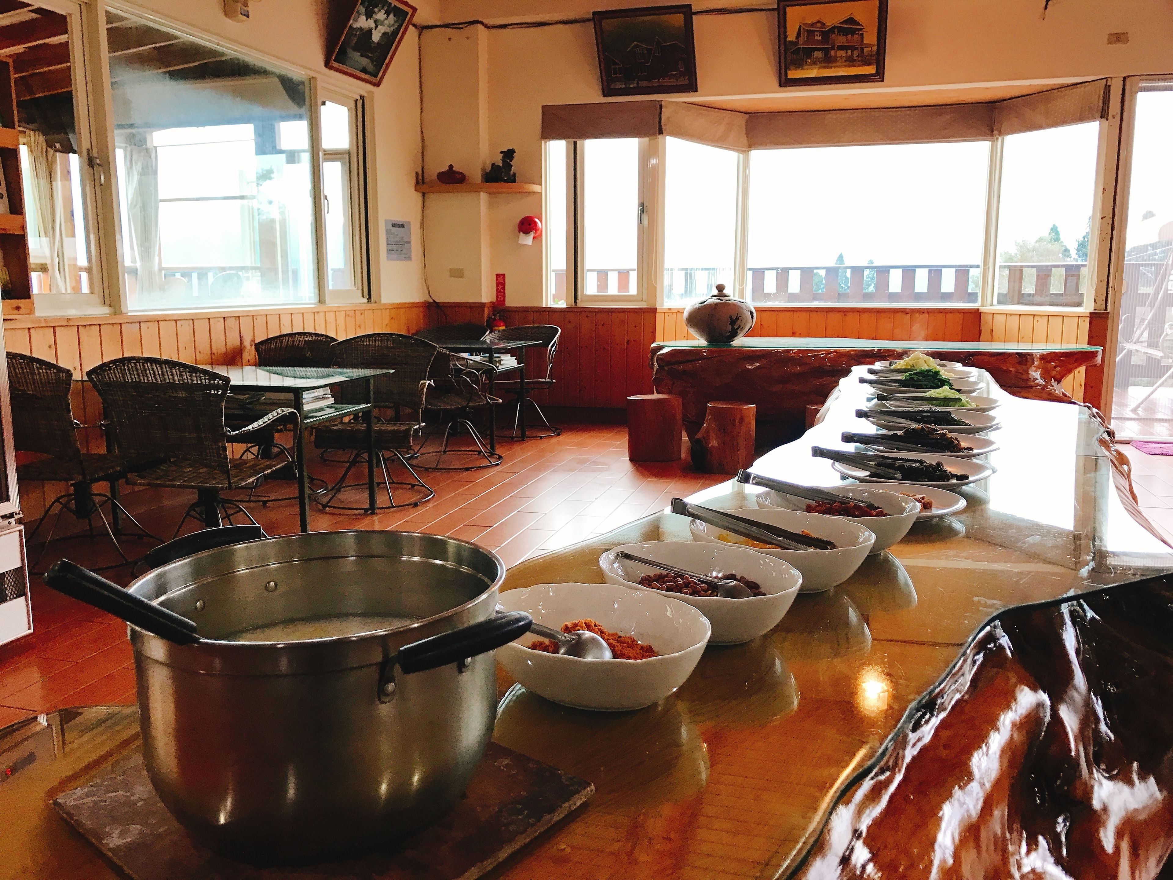 Bao gồm bữa sáng đặc sản địa phương hàng ngày 