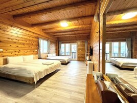 Deluxe Quadruple Room | Desk, blackout drapes, free WiFi, bed sheets