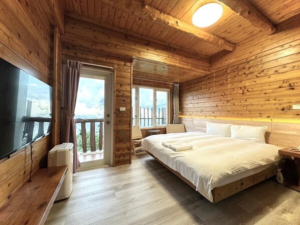 Desk, blackout curtains, free WiFi, bed sheets - DingdaiGlass Villa (Ren'ai)