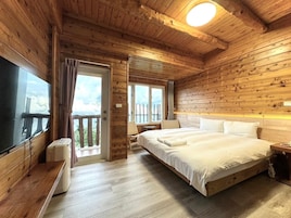 Escritorio, cortinas blackout, wifi gratis y ropa de cama