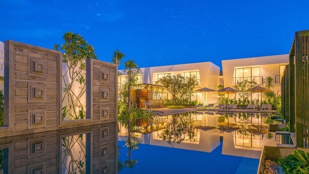 A modern hotel with a reflective pool, outdoor seating, and a clear night sky. - Metta Residence & Spa (Siem Reap)