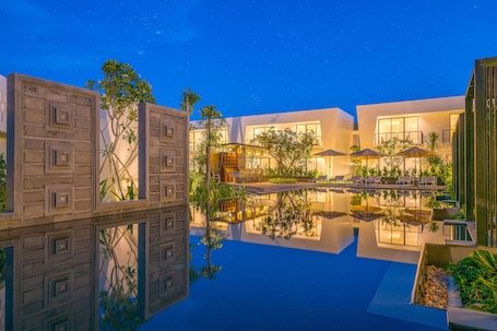 Outdoor pool, open 10:00 AM to 10:00 PM, pool umbrellas, pool loungers. Metta Residence & Spa
