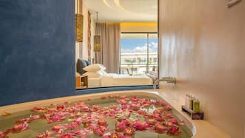 Habitación doble junior, vista a la alberca (Suite) | 1 habitación, ropa de cama hipoalergénica y minibar