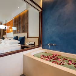 Family Suite Pool View | Bathroom