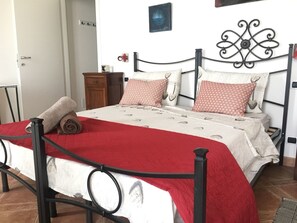 In-room safe, individually decorated, individually furnished, desk