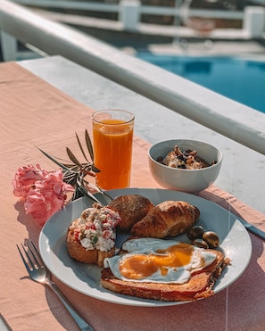 Café da manhã com buffet todos os dias (EUR 15 por pessoa)