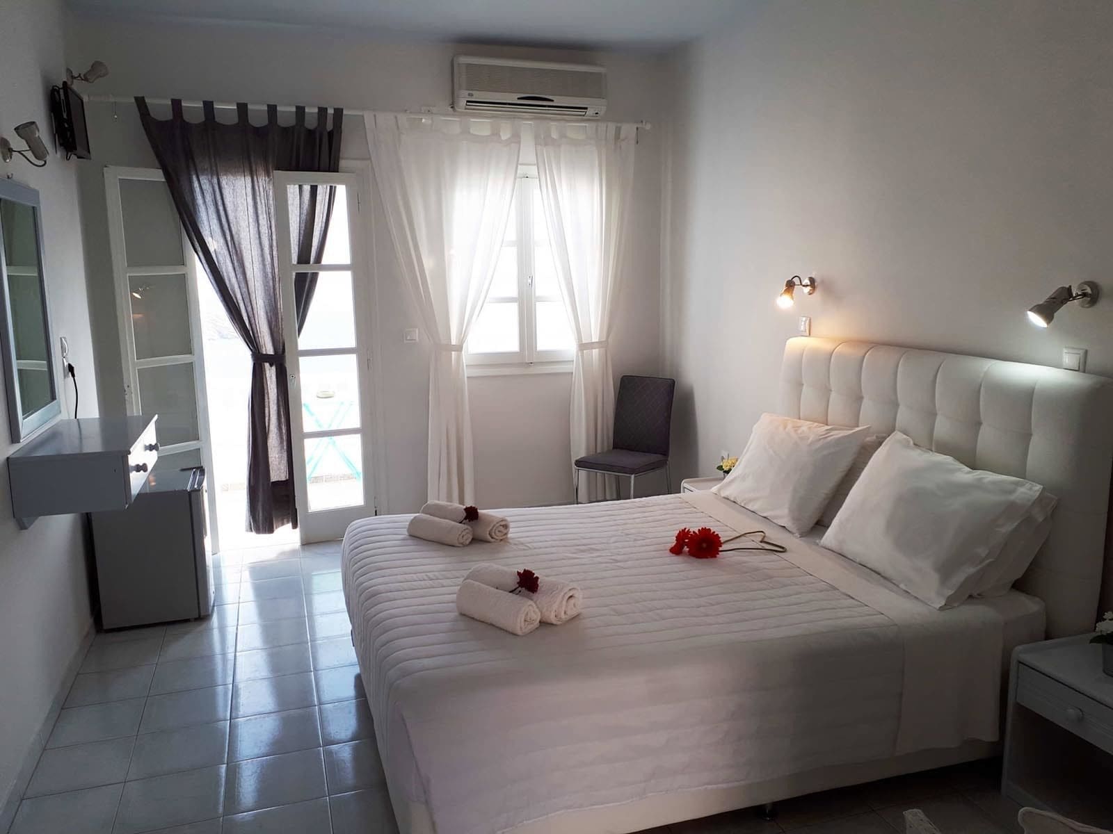 double or twin room, sea view | in-room safe, free cots/infant beds, bed sheets