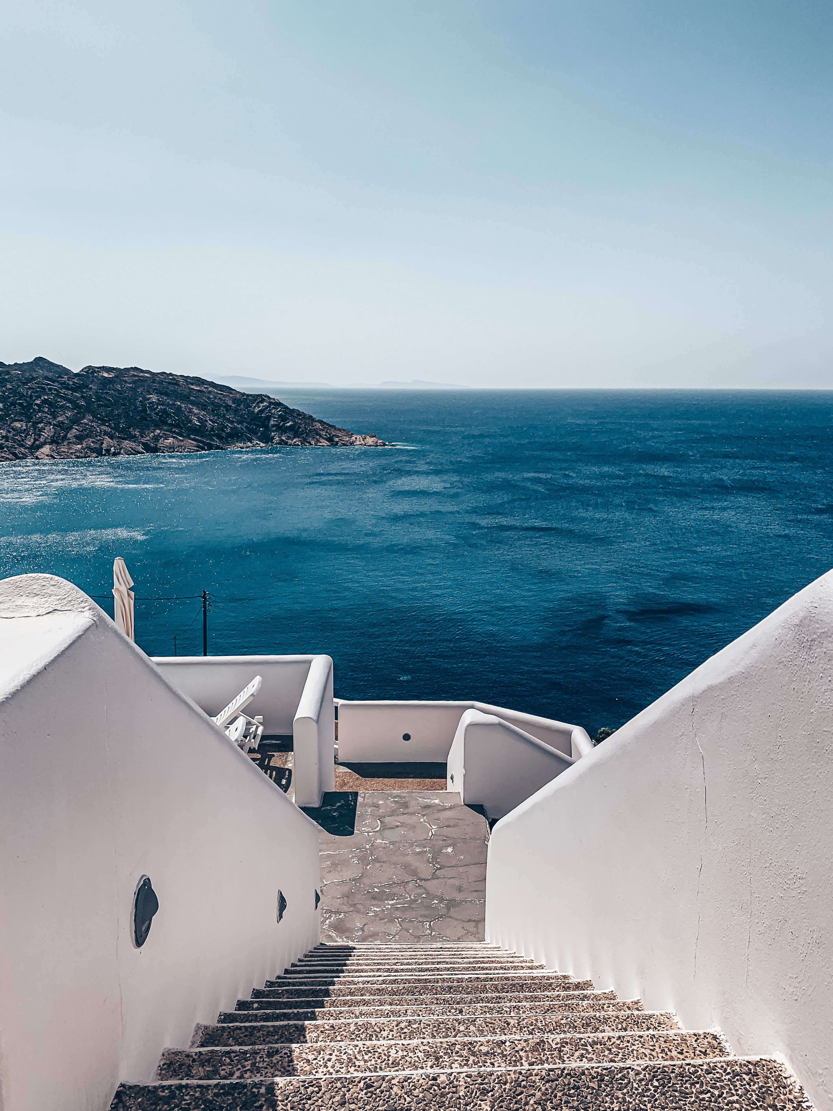 breakfast, lunch and dinner served