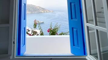 Economy Triple Room | In-room safe, free cots/infant beds, bed sheets