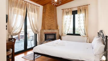 Double Room | Individually decorated, individually furnished, laptop workspace