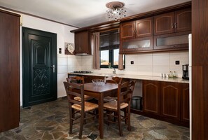 Quadruple Room | Individually decorated, individually furnished, laptop workspace