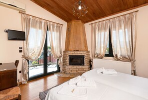 Double Room | Individually decorated, individually furnished, laptop workspace