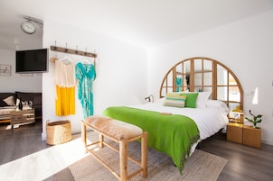 Cubrecamas, decoración personalizada y muebles diferentes 