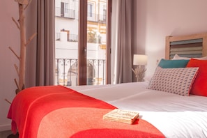 Down comforters, individually decorated, individually furnished - Suites del Arenal Olehousing (Seville)
