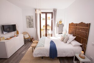 Arenal Suites Olehousing White DB | Down comforters, individually decorated, individually furnished