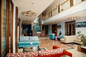 Lobby sitting area - Tara Phendeyling Hotel (Thimphu)