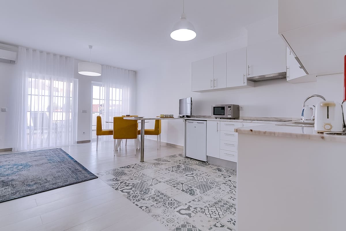 penthouse, 1 bedroom | private kitchenette | fridge, microwave, stovetop, dishwasher