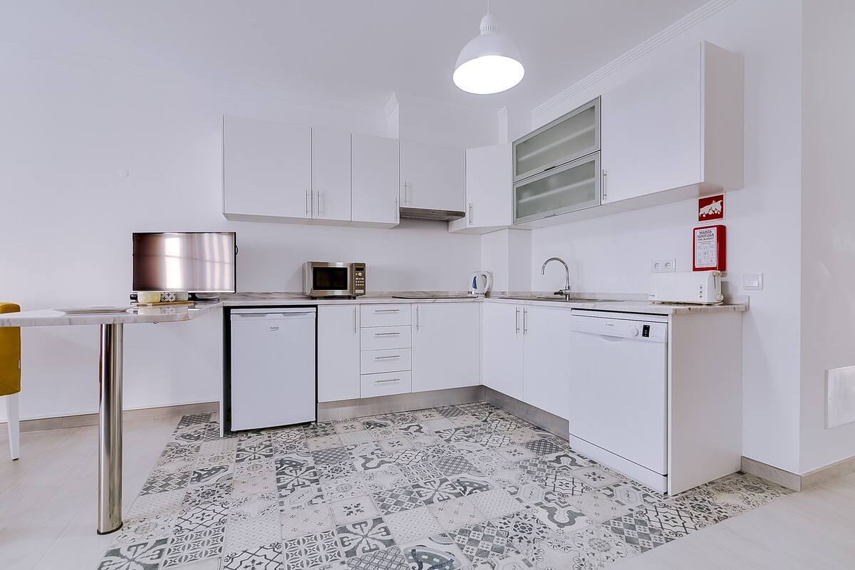 penthouse, 1 bedroom | private kitchenette | fridge, microwave, stovetop, dishwasher