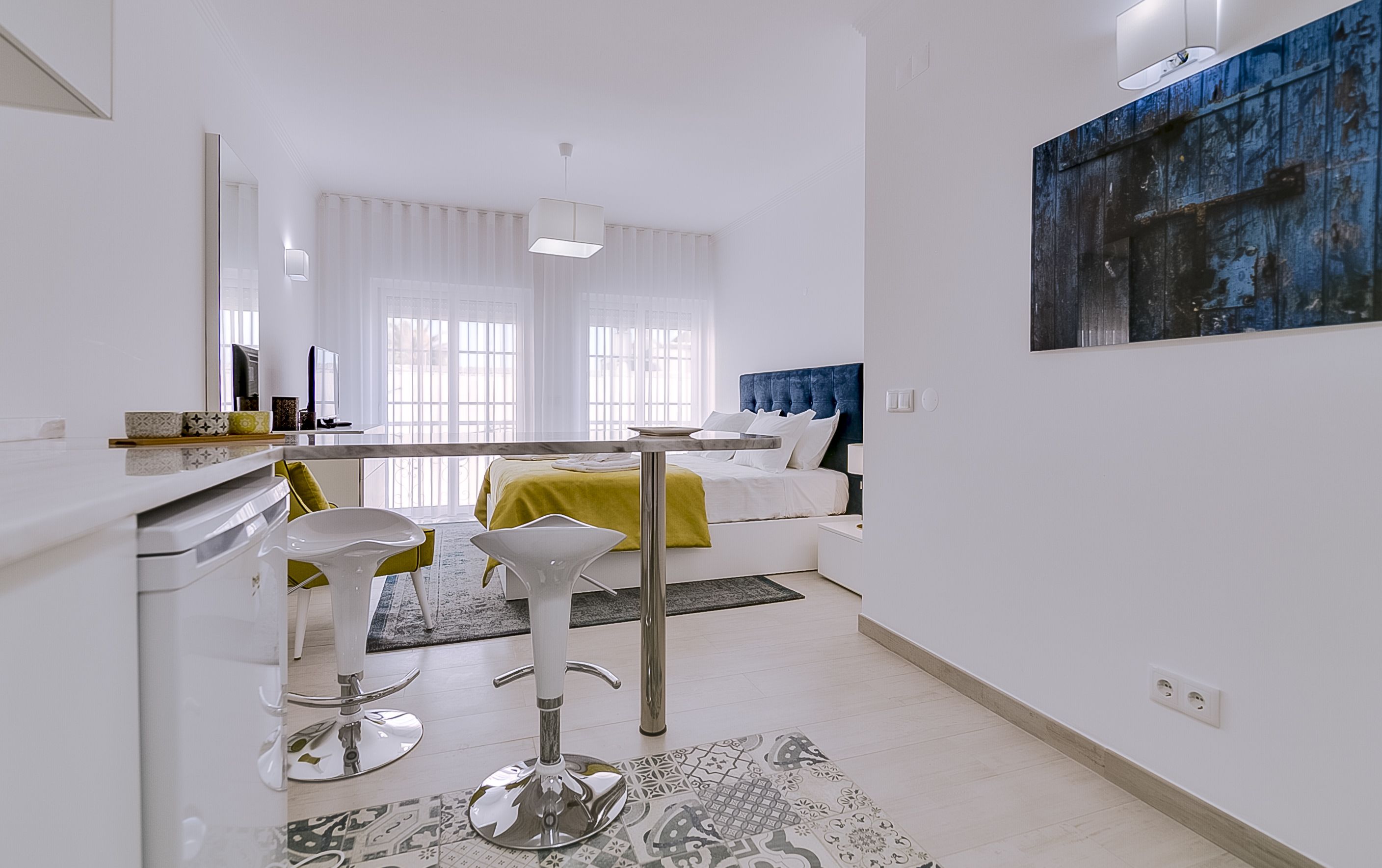 studio | living area | flat-screen tv