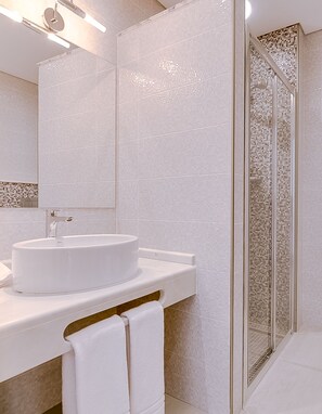 Penthouse, 1 Bedroom | Bathroom | Shower, hair dryer, bidet, towels