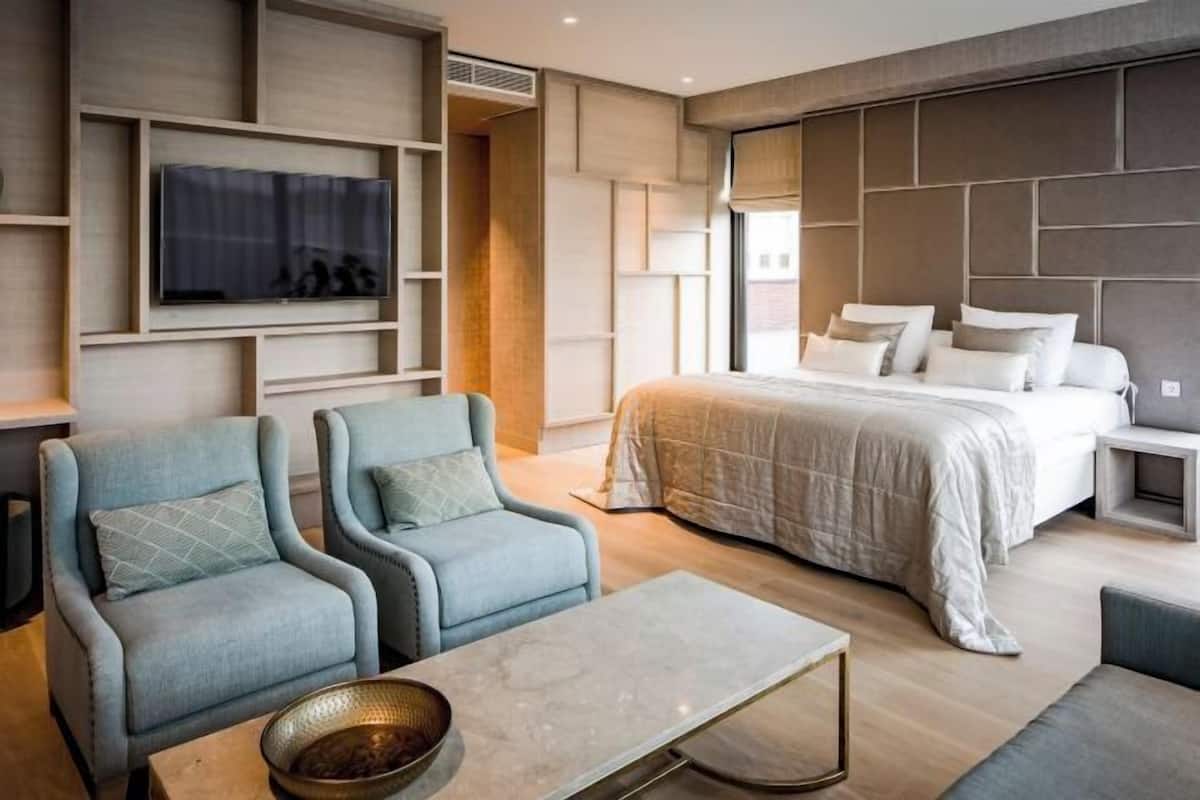 Minibar, in-room safe, desk, soundproofing