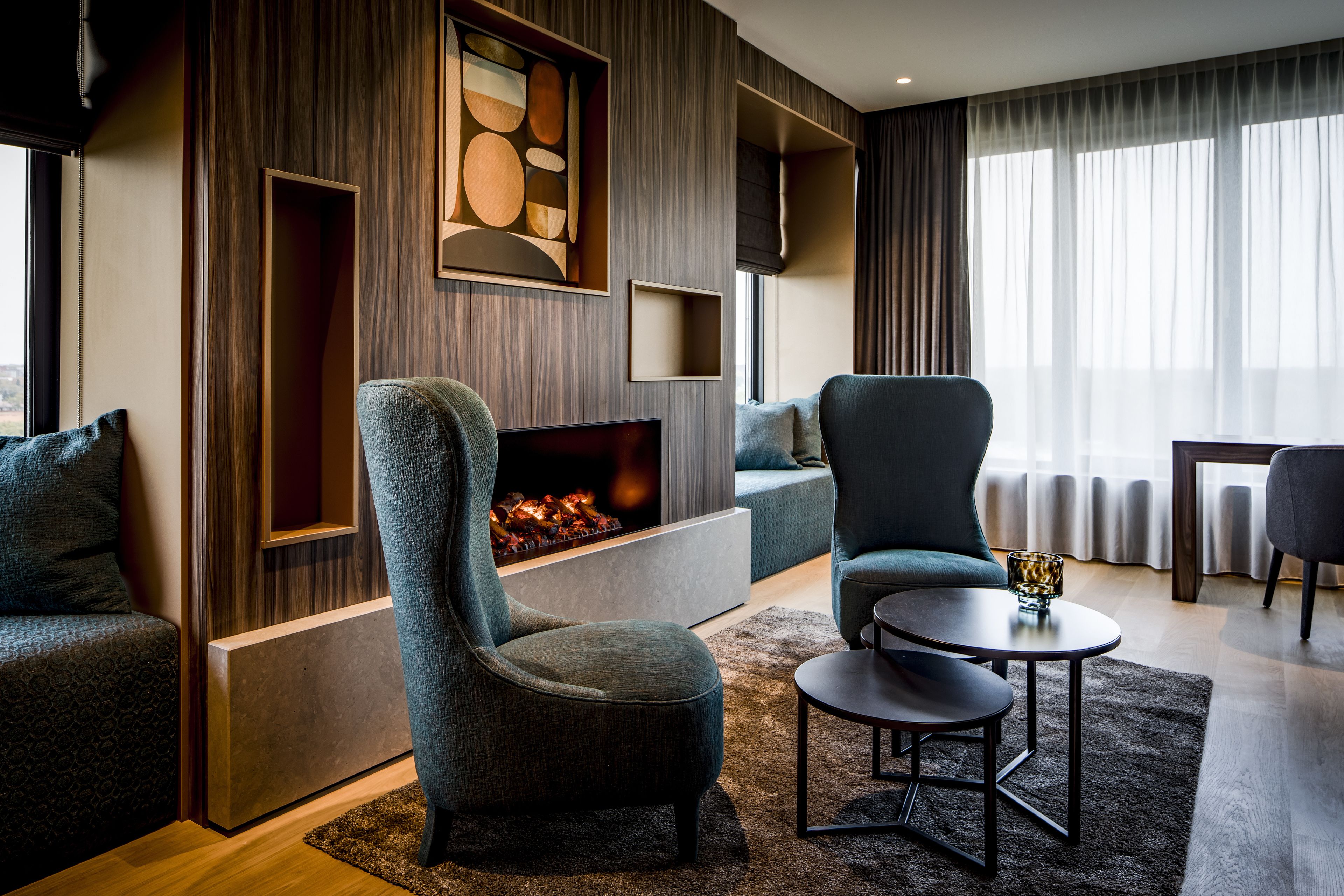 suite | living area | flat-screen tv