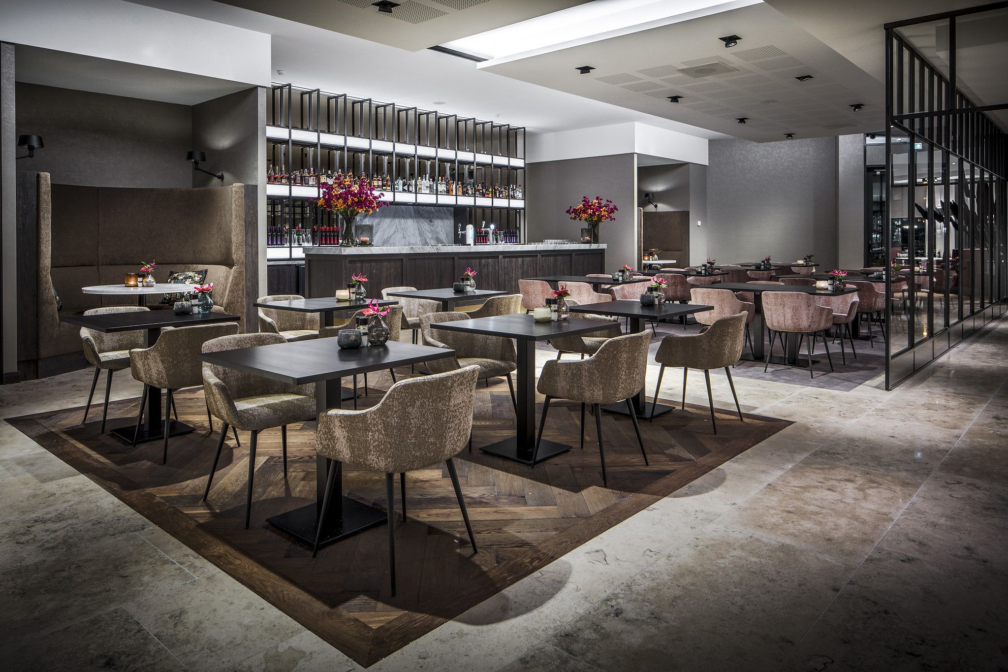 Daily buffet breakfast (EUR 18.5 per person)