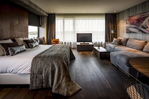 Een kluis op de kamer, een bureau, geluiddichte muren, gratis wifi