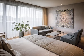 In-room safe, desk, soundproofing, free WiFi