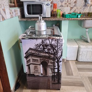 Microondas, horno, utensilios de cocina