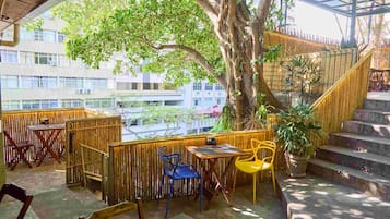 Desayuno para llevar gratuito y diario