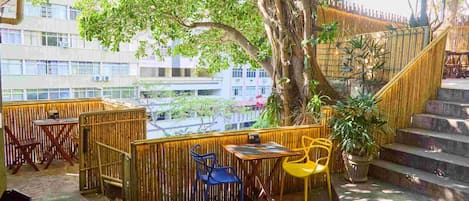 含每日外帶早餐