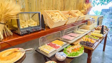 Free daily on-the-go breakfast