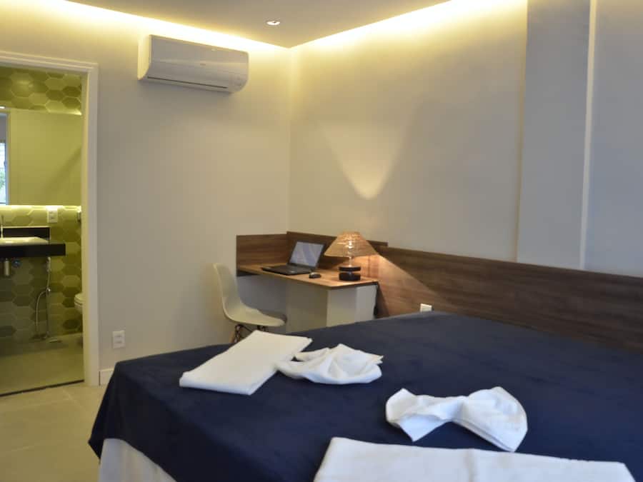 Ropa de cama de alta calidad, colchones con pillow-top y minibar