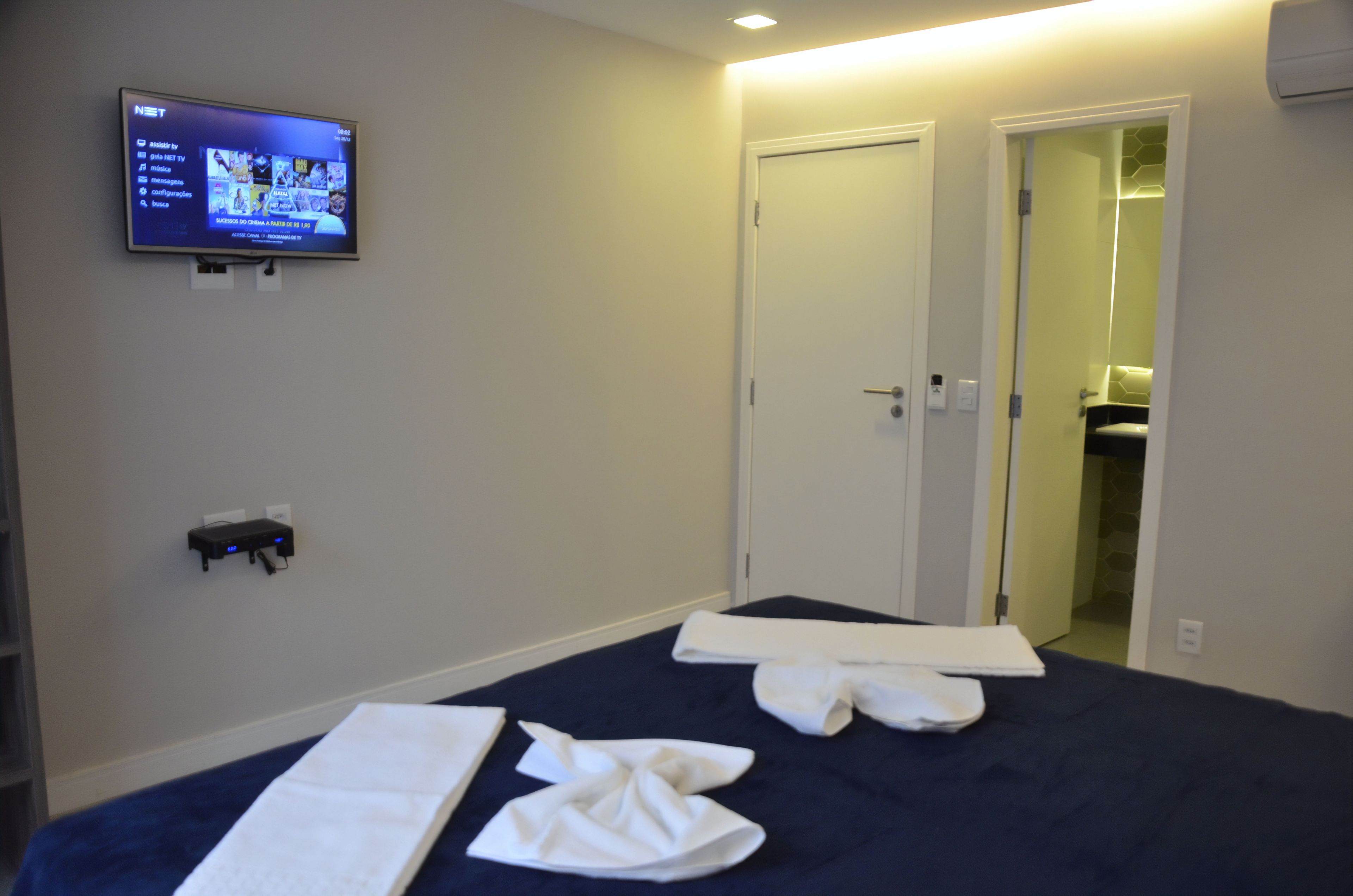 Ropa de cama de alta calidad, colchones con pillow-top y minibar 