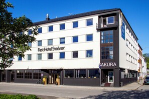 Front of property - Fast Hotel Svolvær (Vagan)