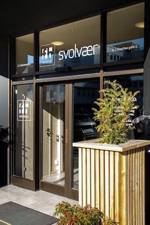 Property entrance. Fast Hotel Svolvær