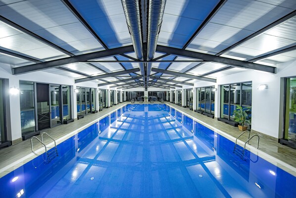 2 indoor pools, open 8:00 AM to 11:00 PM, pool loungers - Hotel and SPA Crystal (Borjomi)