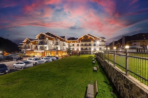 Front of property - Hotel and SPA Crystal (Borjomi)