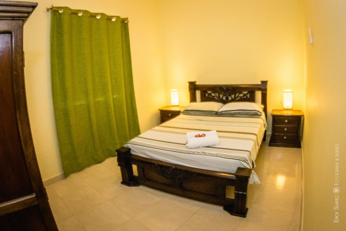 Apartment 106 -2 Double Bedrooms  | Zimmersafe, individuell eingerichtet, Verdunkelungsvorhänge