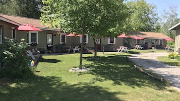 Deluxe-FerienhĂŒtte | Blick auf den Innenhof