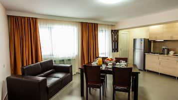 Apartment, 3 Bedrooms | Private kitchen | Full-sized fridge, stovetop, electric kettle, cookware/dishes/utensils
