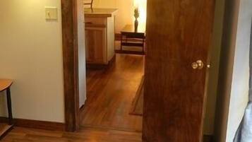 Apartemen Standar, 1 kamar tidur, dapur (Unit 1) | 1 kamar tidur, meja kerja, dan Wi-Fi gratis