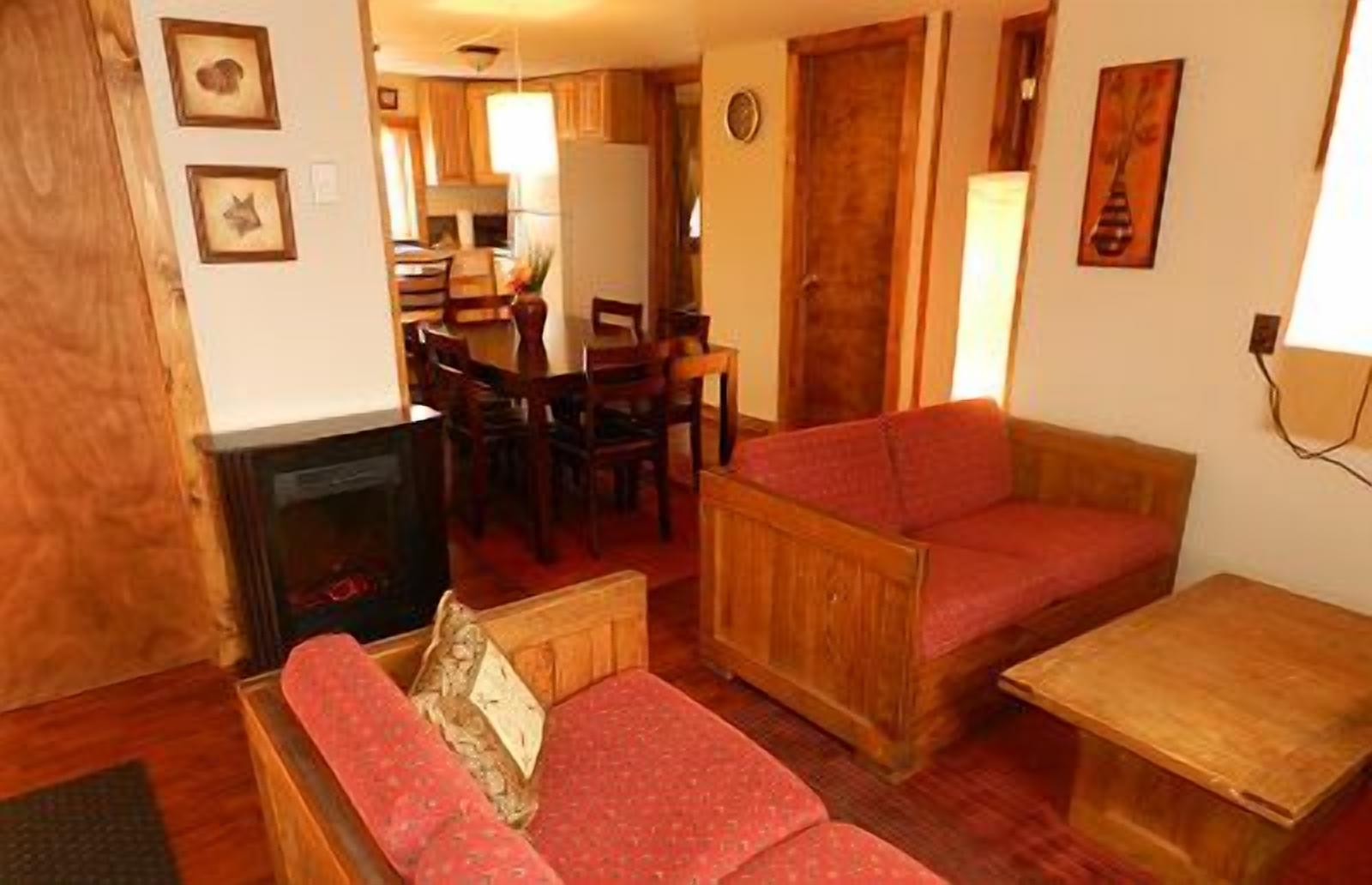 Standard Apartment, 3 Bedrooms, 2 Bathrooms (Unit 4) | Living room | Flat-screen TV