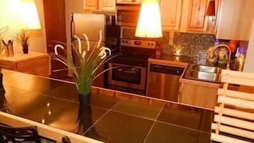 Standard Apartment, 2 Bedrooms, Kitchen (Unit 2) | Living room | Flat-screen TV