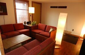 Standard Apartment, 3 Bedrooms, 2 Bathrooms (Unit 4) | Living room